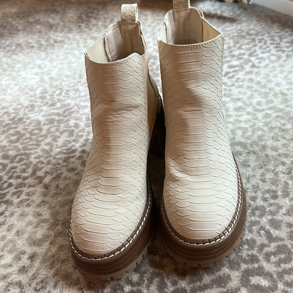 MIA Alejandro 7M white ankle platform booties - Picture 4 of 6